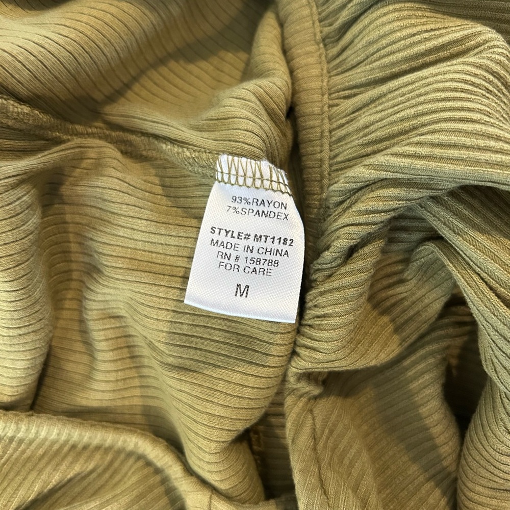 12th Tribe Olive Green Ribbed Long Sleeve Crop Top Medium Ruched Bust - Picture 4 of 5